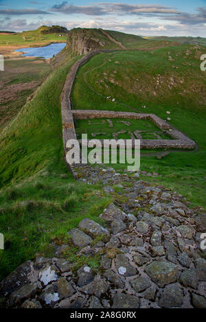 Mile Castle 39 on Hadrian's Wall was built in AD122 on the orders of the Roman Emperor Hadrian, and stretched from the east to west coast Stock Photo