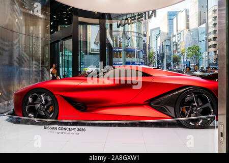 Nissan flagship showroom, Ginza, Tokyo. Display of the concept 2020 Granturismo car on a revolving platform at glass fronted corner of building. Stock Photo