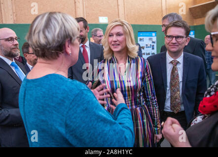 Dassow, Germany. 09th Nov, 2019. Manuela Schwesig (SPD), Prime Minister of Mecklenburg-Western Pomerania, and her husband Stefan Schwesig (r) are welcomed at the celebration of the anniversary of the fall of the Berlin Wall. The state government of Mecklenburg-Western Pomerania commemorates the historic event that marked the beginning of German reunification. In autumn 1989, long queues of cars drove from the small town of Dassow on the B 105 to Lübeck. Credit: Jens Büttner/dpa-Zentralbild/dpa/Alamy Live News Stock Photo