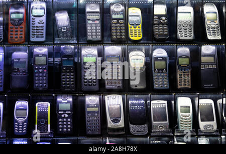 cell phones in the 2000s