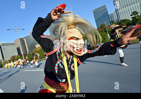 Tokyo, Japan. 9th Nov, 2019. A procession of traditional folk dance groups and portable shrines from around Japan parade to celebrate the enthronement of Emperor Naruhito at the Imperial Palace Plaza in Tokyo on Saturday, November 9, 2019. Credit: Natsuki Sakai/AFLO/Alamy Live News Stock Photo