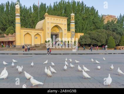 With more than 80% of the population made by Uyghurs, Kashgar displays a lot of Islamic landmarks. Here in particular the Id Kah Mosque Stock Photo