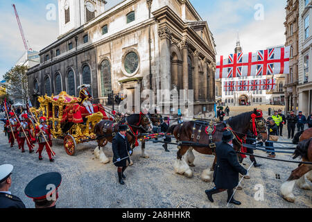 London, UK. 09th Nov, 2019.   William Russell (picturedin his gold state coach) the 692nd Lord Mayor is installed at the annual Lord Mayors Show Parade in the City of London. Credit: Guy Bell/Alamy Live News Stock Photo