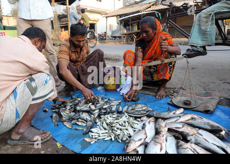 Fish market in Kumrokhali, West Bengal, India Stock Photo