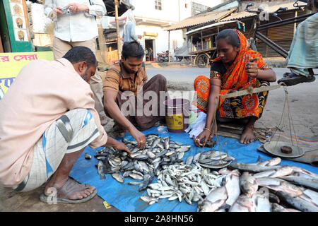 Fish market in Kumrokhali, West Bengal, India Stock Photo