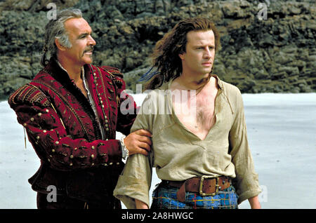 SEAN CONNERY and CHRISTOPHER LAMBERT in HIGHLANDER (1986), directed by RUSSELL MULCAHY. Credit: COLUMBIA/CANNON/WARNER / Album Stock Photo