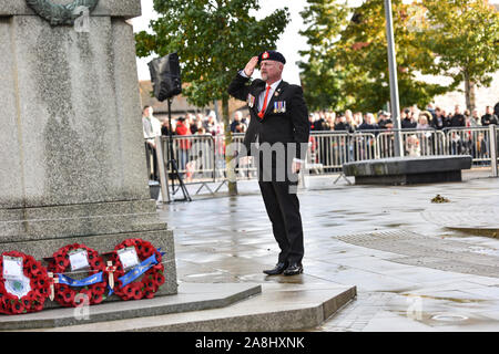 Veterans and civilians lay reefs and notes of condolence to the fallen at the Remembrance Day, armistice day parade in the city centre Stock Photo