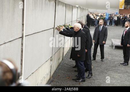 Berlin, Germany. 09th Nov, 2019. Commemoration ceremony at the Hintermauer on the occasion of the celebrations '30th anniversary of the fall of the Berlin Wall' on November 9, 2019. (Photo by Simone Kuhlmey/Pacific Press) Credit: Pacific Press Agency/Alamy Live News Stock Photo