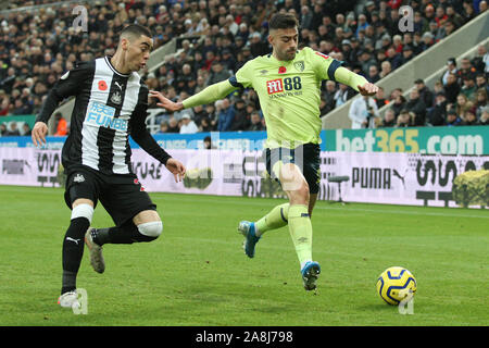 NEWCASTLE UPON TYNE, ENGLAND - NOVEMBER 9TH 2019 Newcastle United's Miguel Almiron competes for the ball during the Premier League match between Newcastle United and Bournemouth at St. James's Park, Newcastle on Saturday 9th November 2019. (Credit: Steven Hadlow | MI News) Photograph may only be used for newspaper and/or magazine editorial purposes, license required for commercial use Credit: MI News & Sport /Alamy Live News