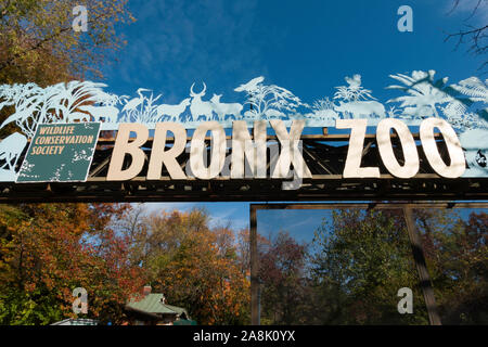 Entrance Of The Bronx Zoo, New York, USA Stock Photo - Alamy