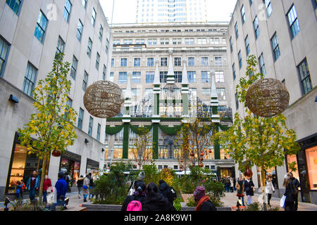 New York, USA. 09th Nov, 2019. SAKS Fifth Avenue lights are up for holiday season in New York City. (Photo by Ryan Rahman/Pacific Press) Credit: Pacific Press Agency/Alamy Live News Stock Photo