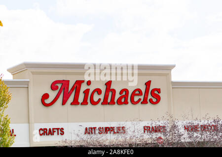 14 October 2019 - Calgary , Alberta, Canada - Michaels arts and Craft Store Logo on storefront Stock Photo