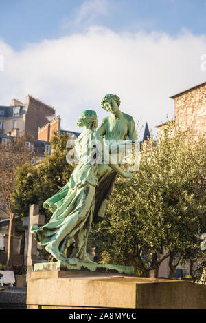 Paris, cemetery Saint-Vincent, statue of couple Stock Photo