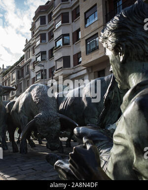 EL ENCIERRO SCULPTURE BULLS RUNNING STATUE IN