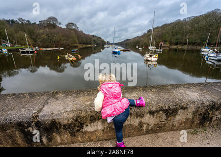 A pretty little girl enjoys a day out at Rudyard lake with her Dad, father in Leek on the Staffordshire, Derbyshire border by the Peak District Stock Photo
