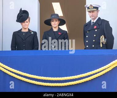 London, UK. 10th Nov, 2019. Sophie, Countess of Wessex, Meghan, Duchess of Sussex and Tom Laurence at the balcony of the Foreign and Commonwealth Office at Whitehall in Londen, on November 10, 2019, to attend the National Service of Remembrance at the CenotaphPhoto: Albert Nieboer/ Netherlands OUT/Point de Vue OUT | Credit: dpa picture alliance/Alamy Live News Stock Photo