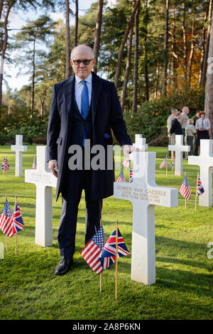 The American Ambassador of the United States to the United Kingdom Woody Johnson at the Veterans Day Service at Brookwood American Military Cemetery UK on 10th Nov 2019 standing at the headstone of New Yorker Domien Van Caeseele who died on 10th Nov 1918 Stock Photo