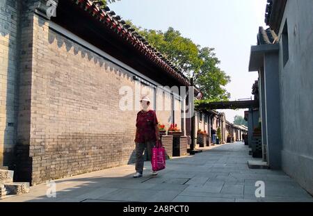 Beijing, China. 17th Sep, 2019. Mobile photo shows a hutong in Beijing, capital of China, Sept.17, 2019. Credit: Zhang Chao/Xinhua/Alamy Live News Stock Photo