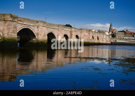 The 'Old Bridge' ordered to be built by King James I (James VI of Scotland) crossing the River Tweed at Berwick upon Tweed. Stock Photo