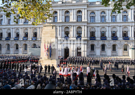 London, The Remembrance Sunday ceremony is an annual event to pay tribute to the war dead of Britain and the Commonwealth. 11th Nov, 1918. A two-minute silence is observed during the Remembrance Sunday service in London, Britain, on Nov. 10, 2019. The Remembrance Sunday ceremony is an annual event to pay tribute to the war dead of Britain and the Commonwealth, which is held on the nearest Sunday to the anniversary of the end of World War I on Nov. 11, 1918. Credit: Ray Tang/Xinhua/Alamy Live News Stock Photo