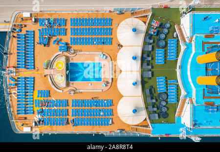 Aerial view of swimming pool, sunbeds, umbrellas on cruise ship Stock Photo