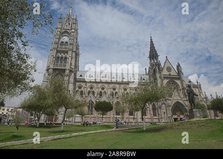 The impressive Basilica of the National Vow (Basílica del Voto Nacional), Quito, Ecuador Stock Photo