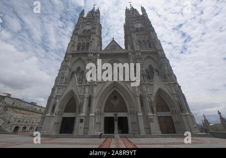 The impressive Basilica of the National Vow (Basílica del Voto Nacional), Quito, Ecuador Stock Photo