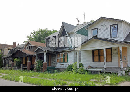 Ruined and fire damaged houses with gang graffiti, Detroit, Michigan, USA Stock Photo