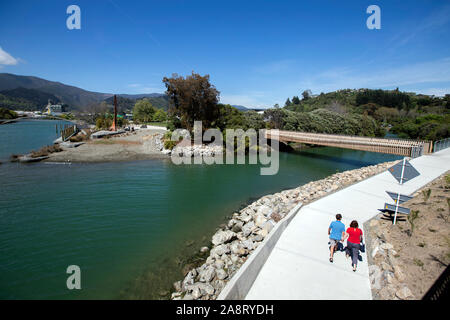 Picture by Tim Cuff - 27 October 2019 - Maitai River new footbridge and Taurapa sculture, Nelson, New Zealand Stock Photo