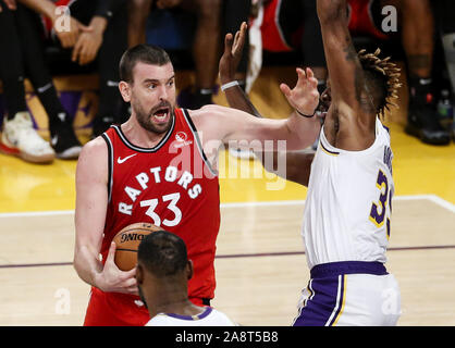 Los Angeles, California, USA. 10th Nov, 2019. Toronto Raptors' Marc Gasol (33) drives against Los Angeles Lakers' Dwight Howard (39) during an NBA basketball game between Los Angeles Lakers and Toronto Raptors, Sunday, November 10, 2019, in Los Angeles. Credit: Ringo Chiu/ZUMA Wire/Alamy Live News Stock Photo