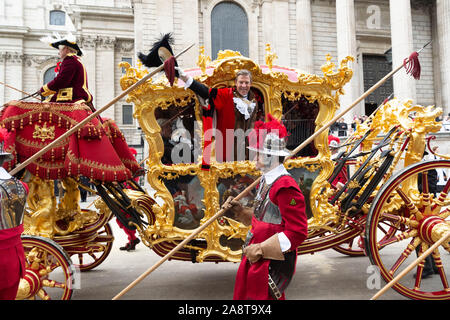 Beijing, Britain. 9th Nov, 2019. William Russell, the 692nd Lord Mayor of the City of London, waves to the crowd from the Gold State Coach during the Lord Mayor's Show in London, Britain, on Nov. 9, 2019. As the elected head of the City of London Corporation, William Russell will serve as a global ambassador for the UK-based financial and professional services industry for a one-year term. Credit: Ray Tang/Xinhua/Alamy Live News Stock Photo