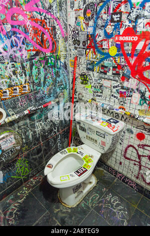 Grafitti covered toilets, Vanessa's Dumplings House 118 Eldridge St, New York City, NY , United states of America. Stock Photo