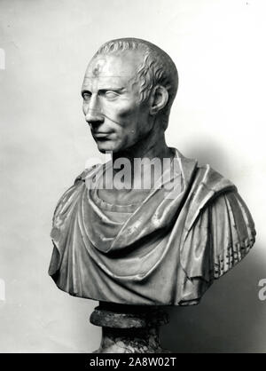 Marble bust of Julius Caesar Stock Photo - Alamy