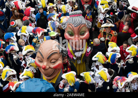 Mainz, Germany. 11th Nov, 2019. The 'Mainzer Schwellköpp' go through the crowd of celebrating fools before the proclamation of the foolish basic laws. Traditionally each year the 'Närrischen Grundgesetze' with their eleven articles for the fool liberty are announced on 11.11. at 11:11 clock in Mainz. Credit: Silas Stein/dpa/Alamy Live News Stock Photo