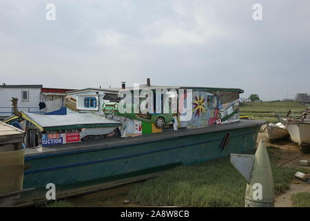 Houseboats of Shoreham, An amazing unique and fantastic collection of houseboats along the Shoreham-by-Sea riverbank on the River Adur