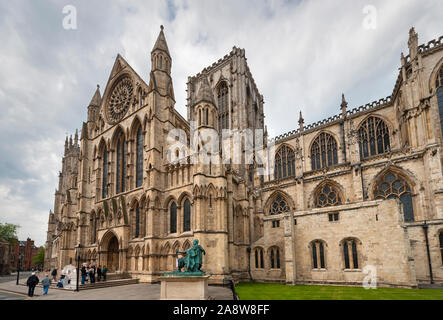 York Minster - southern façade of the cathedral including the rose window on the south transept Stock Photo