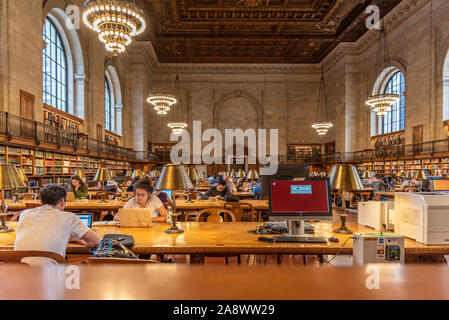 Manhattan, New York, UNITED STATES 12.9.2019 Library users at the Rose Main Reading Room in New York Public Library Stock Photo