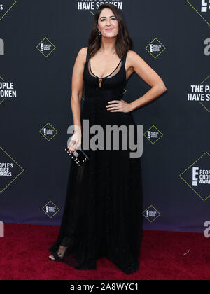 Actress D'Arcy Carden wearing Maria Lucia Hohan arrives at the 2019 E! People's Choice Awards held at Barker Hangar on November 10, 2019 in Santa Monica, Los Angeles, California, USA. (Photo by Xavier Collin/Image Press Agency) Stock Photo