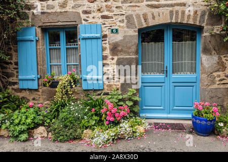 A pretty cottage in Saint-Suliac, Ille-et-Vilaine, Brittany, France Stock Photo