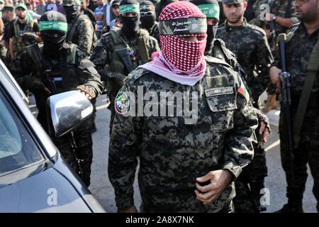 Kiyim-kechak bilan bexosdan