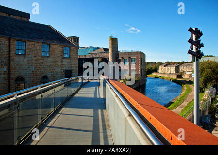 Looking along the new footbridge at Weavers Triangle, Burnley. Slater Terrace is in the distance to the right of the Leeds and Liverpool Canal Stock Photo