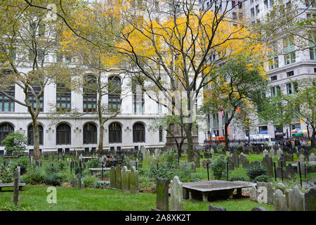 New York, NY - 05 NOV 2019:  Cemetery at Trinity Church, a historic parish church in the Episcopal Diocese of New York located near the intersection o Stock Photo