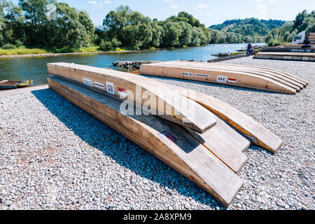 Sromowce Nizne, Poland - August 26, 2015; Traditional rafting on the Dunajec River on wooden boats. The rafting is very popular tourist attraction in Stock Photo