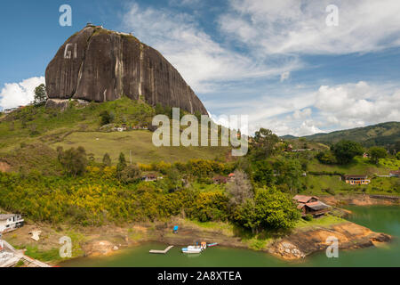 Piedra del Peñol / La Piedra (the rock of Guatapé/Peñol), between the towns of Guatape and El Peñol in the Antioquia region of Colombia. Stock Photo