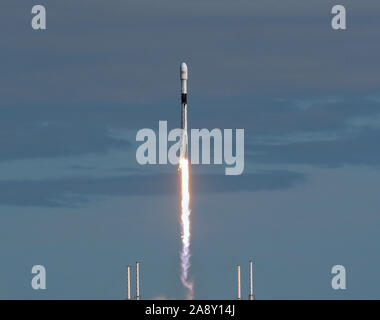 Cape Canaveral, United States. 11th Nov, 2019. A SpaceX Falcon 9 rocket successfully launched from Cape Canaveral Air Force Station carrying 60 Starlink satellites. The Starlink constellation will eventually consist of thousands of satellites designed to provide world wide high-speed internet service. Credit: SOPA Images Limited/Alamy Live News Stock Photo