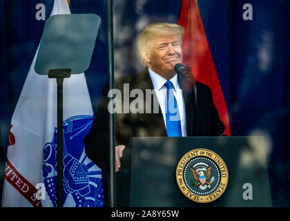 New York, USA,   11 November 2019. US President Donald Trump delivers an address behind bullet-proof glass before the start of the Veterans Day Parade in New York City.  Credit: Enrique Shore/Alamy Live News Stock Photo