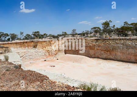 Disused open cut opal mine, Lightning Ridge, New South Wales, NSW, Australia Stock Photo