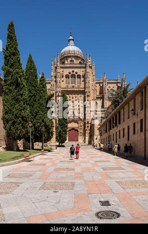 Exterior view of the side facade and dome of the New Cathedral in Salamanca Stock Photo