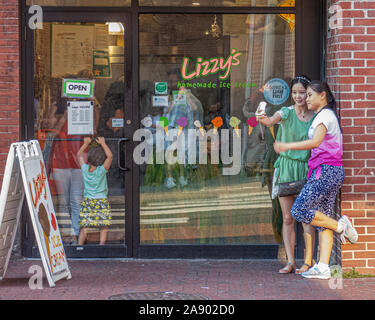 Two young women taking a selfie outside of Lizzy's ice cream in Harvard Square, Cambridge, MA Stock Photo