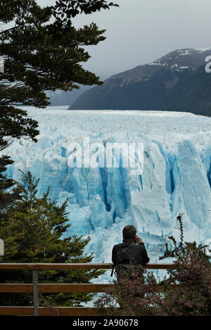 Image of a person watching the glaciers in Perito Moreno, Patagonia Argentia Stock Photo